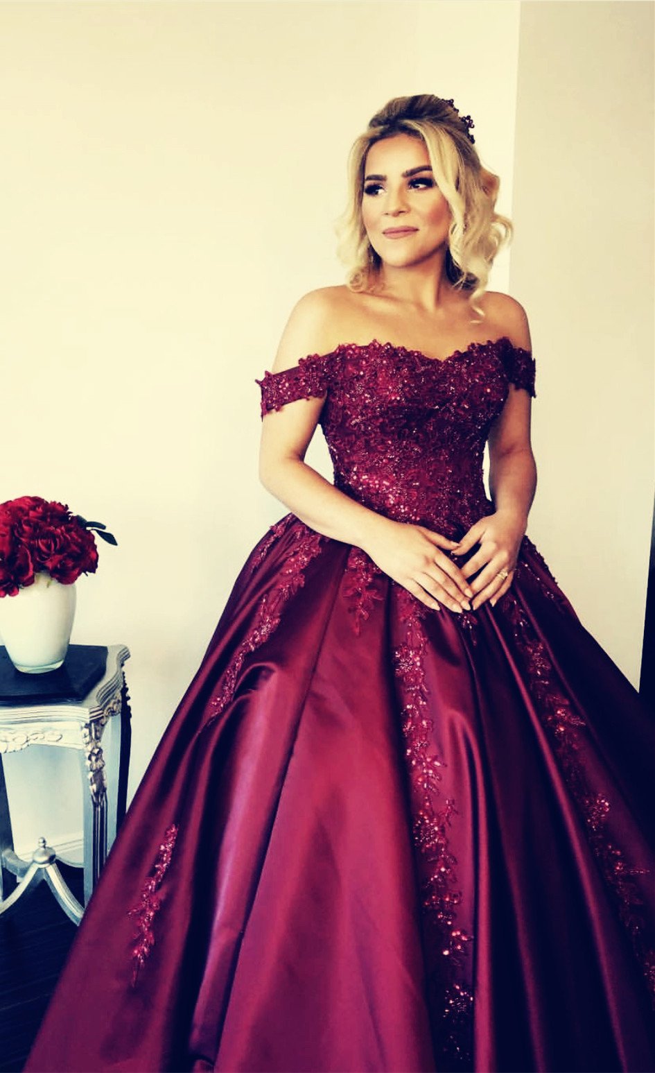 Lace Appliques Sweetheart Ball Gowns Wedding Dress Satin Off Shoulder