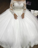 Afbeelding in Gallery-weergave laden, Vintage Lace Long Sleeves Tulle Ball Gown Wedding Dresses Off The Shoulder
