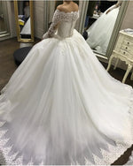 Afbeelding in Gallery-weergave laden, Vintage Lace Long Sleeves Tulle Ball Gown Wedding Dresses Off The Shoulder
