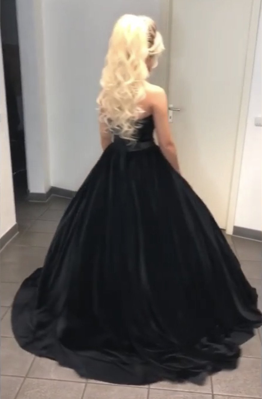Strapless V-neck Bodice Corset Velvet Wedding Dresses Ball Gowns