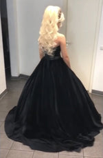 Load image into Gallery viewer, Strapless V-neck Bodice Corset Velvet Wedding Dresses Ball Gowns
