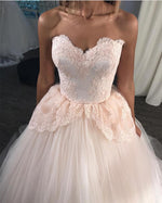 Afbeelding in Gallery-weergave laden, Gorgeous Lace Appliques Sweetheart Tulle Ball Gown Wedding Dresses Pink
