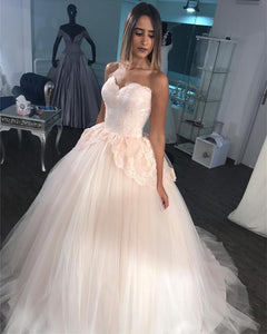 Gorgeous Lace Appliques Sweetheart Tulle Ball Gown Wedding Dresses Pink