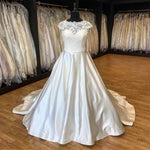 Cargar imagen en el visor de la galería, Vintage Lace Cap Sleeves Satin Wedding Dresses Ball Gowns 2017
