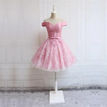 Cargar imagen en el visor de la galería, Elegant Pink Lace Appliques Satin Off The Shoulder Homecoming Dress Short Prom Dress
