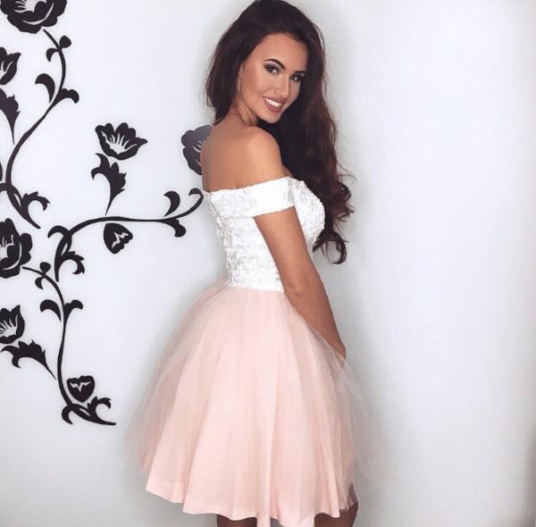 Pretty Lace V-neck Tulle Homecoming Dresses Short Mini Prom Gowns