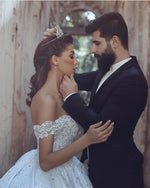 Load image into Gallery viewer, Off The Shoulder Sweetheart Satin Ball Gowns Wedding Dresses Lace Appliques
