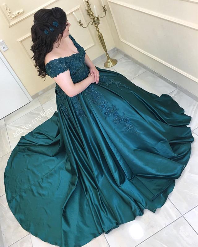 Stunning Lace Flowers Beaded V-neck Ball Gowns Prom Dresses Satin