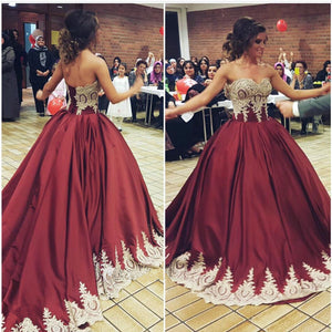 Gold Lace Appliques Sweetheart Burgundy Satin Quinceanera Dresses Ball Gowns