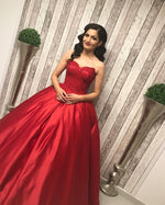Afbeelding in Gallery-weergave laden, Amazing Lace Sweetheart Red Satin Ball Gown Wedding Dresses
