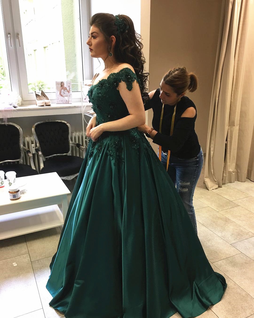 Emerald Green Satin Engagement Dresses Lace Off Shoulder Prom Dress Ball Gowns