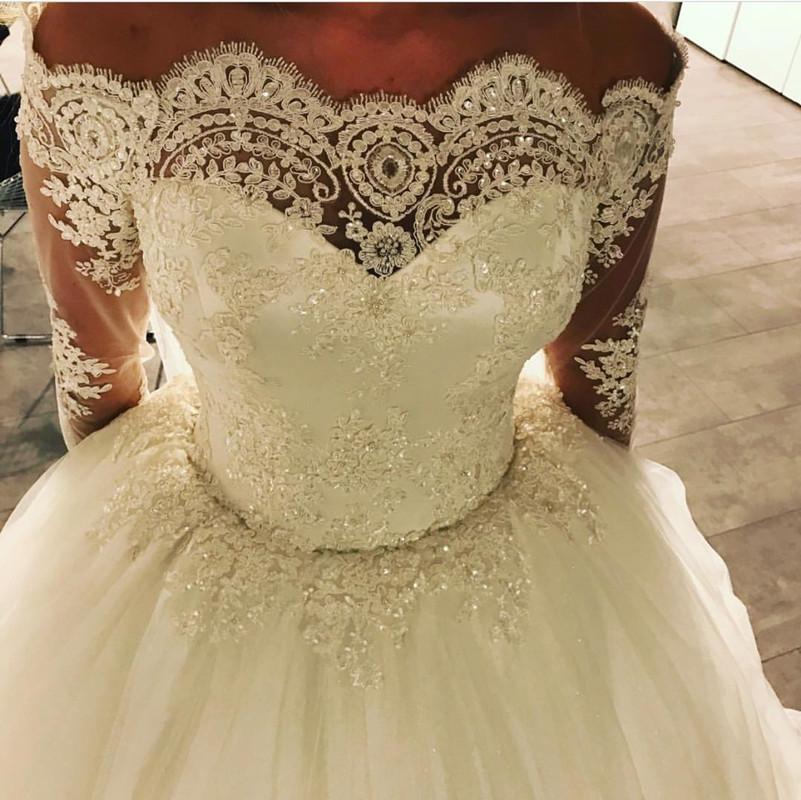Off-the-shoulder Lace Long Sleeves Tulle Ball Gowns Wedding Dresses 2018