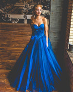Cargar imagen en el visor de la galería, royal-blue-ball-gowns
