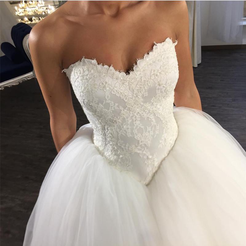 Elegant Lace Appliques V Neck Bodice Corset Tulle Wedding Dresses Ball Gowns