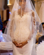 Afbeelding in Gallery-weergave laden, Lace Appliques Long Sleeves Open Back Mermaid Wedding Dress Scoop Neckline
