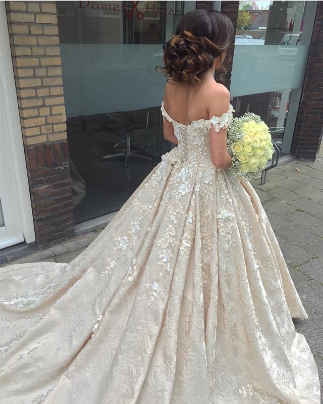 Elegant-3D-Flowers-Ball-Gowns-Wedding-Lace-Dresses