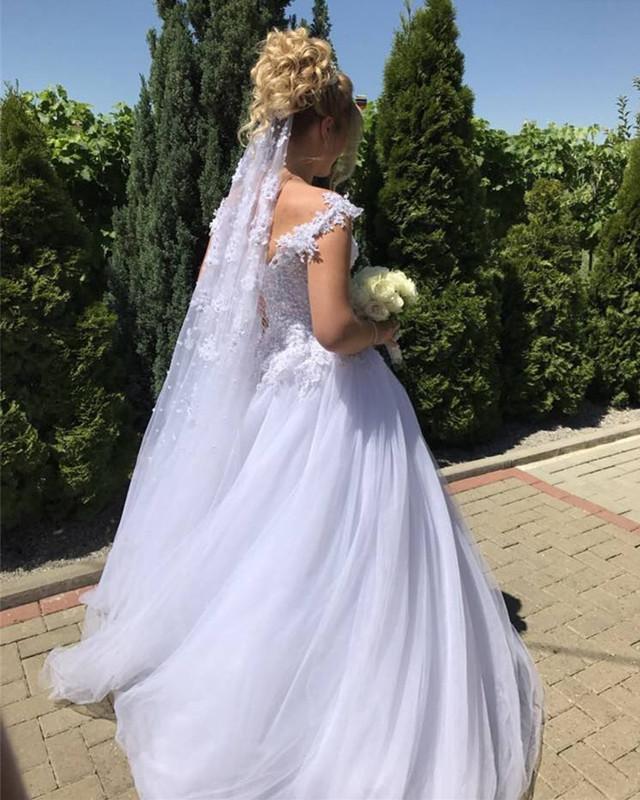 Elegant Lace Appliques V-neck Tulle Princess Wedding Dresses Pearl Beaded