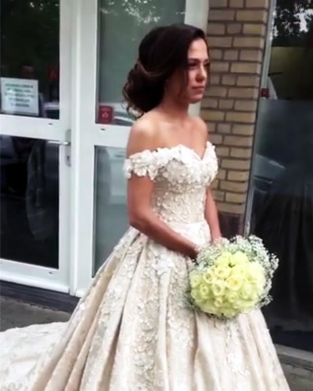 Handmade-Flowers-Beaded-Lace-Wedding-Gowns-For-Engagement-Party
