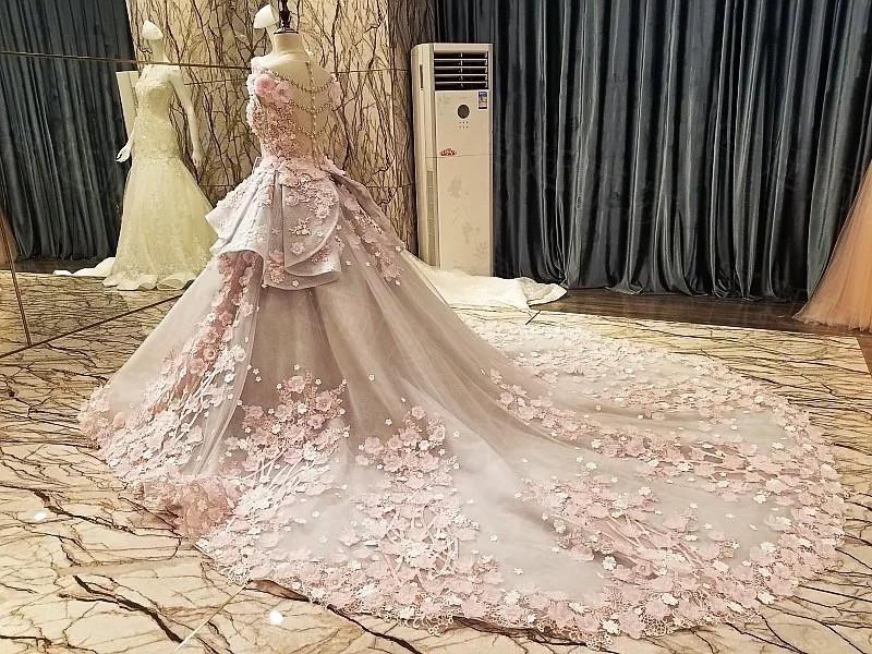 Luxurious Royal Train Lace Wedding Dresses Ball Gowns With Floral Flowers