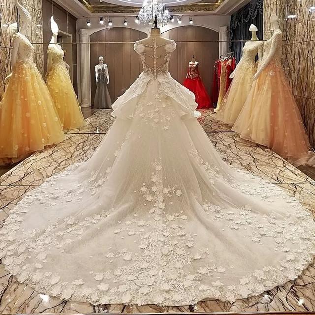 Luxurious Royal Train Lace Wedding Dresses Ball Gowns With Floral Flowers