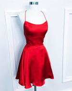 Cargar imagen en el visor de la galería, Short A-line Strapless Homecoming Dress Backless Prom Gowns
