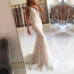 Afbeelding in Gallery-weergave laden, Blush Tulle V Neck Mermaid Prom Dresses Ivory Lace Appliques
