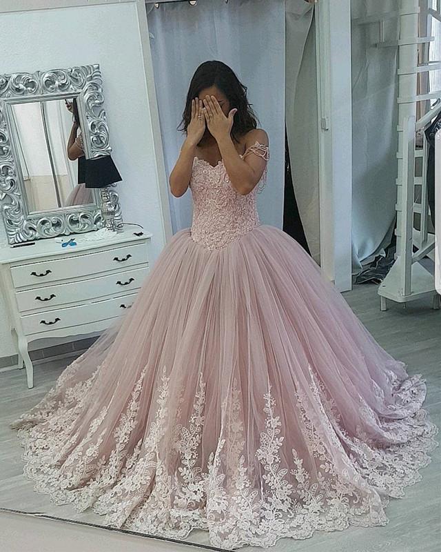 Stylish Lace Appliques Sweetheart Tulle Ball Gowns Quinceanera Dresses