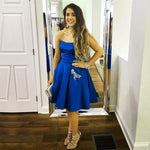 Load image into Gallery viewer, Short Green Satin Strapless Homecoming Dresses With Jewelry Pocket
