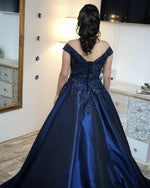 Afbeelding in Gallery-weergave laden, Navy Blue Satin Ball Gowns Quinceanera Dresses Lace Appliques
