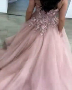 Spaghetti Straps V-neck Tulle Ball Gowns Prom Dresses Lace Flowers Appliques