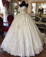 Load image into Gallery viewer, Organza And Tulle Sweetheart Lace Appliques Ballgowns Wedding Dress
