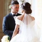 Afbeelding in Gallery-weergave laden, Vintage Off Shoulder V-neck Wedding Dresses Lace Ball Gowns
