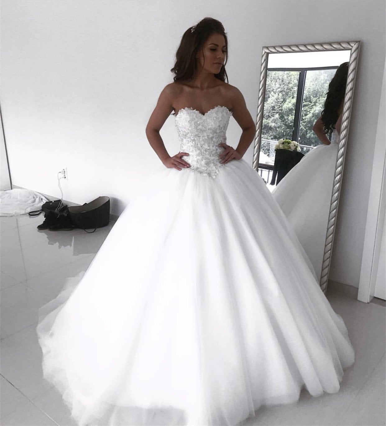 Lace Embroidery Sweetheart Floor Length Ball Gown Wedding Dresses