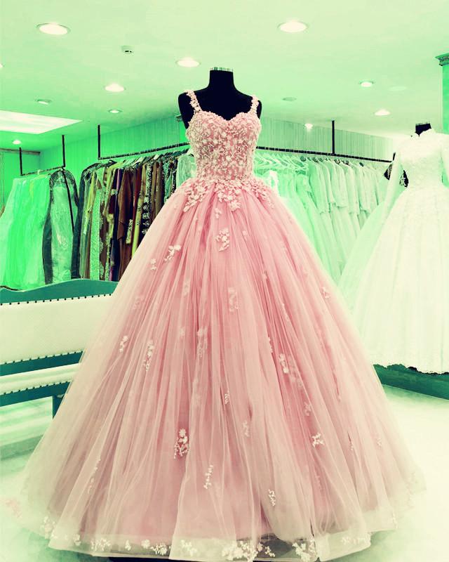 Chic Lace Beaded Sweetheart Tulle Ball Gowns Quinceanera Dresses