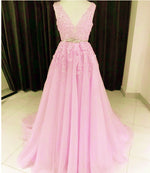 Cargar imagen en el visor de la galería, Gorgeous Lace Appliques V Neck Long Tulle Couture Evening Gowns
