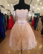 Load image into Gallery viewer, Short A-line Strapless Bow Sashes Lace Homecoming Dresses
