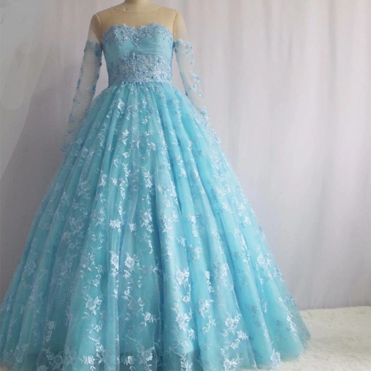 Illusion Neckline Long Sleeves Lace Ball Gowns Quinceanera Dresses 2018