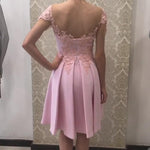 Cargar imagen en el visor de la galería, Cute A Line Satin Cap Sleeves Homecoming Dresses Lace Appliques
