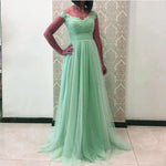 Load image into Gallery viewer, Off The Shoulder Tulle Empire Bridesmaid Dresses With Lace Appliques
