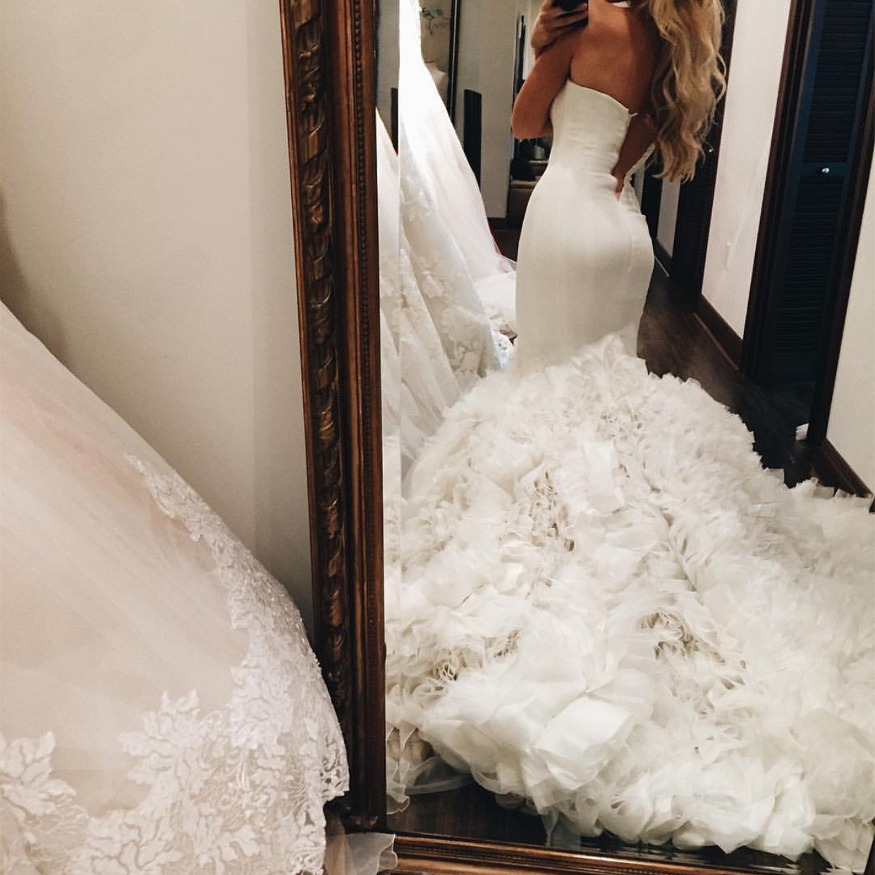 Sexy Sweetheart Bodice Corset Satin Mermaid Wedding Dresses Organza Ruffles