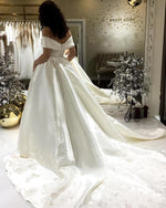 Load image into Gallery viewer, Discount Wedding Dresses
