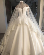 Afbeelding in Gallery-weergave laden, Off Shoulder Floor Length Satin Wedding Dresses Ballgowns
