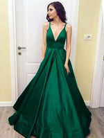 Load image into Gallery viewer, emerald green bridesmaid dresses
