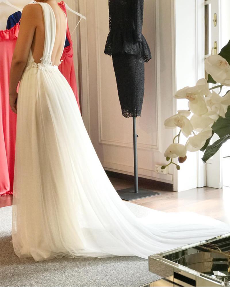 Sexy Plunge Neck Tulle Wedding Dresses Beach 2017 Lace Appliques