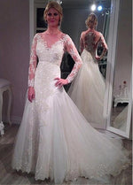Cargar imagen en el visor de la galería, Vintage-Lace-Wedding-Gown
