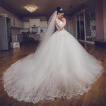 Afbeelding in Gallery-weergave laden, Vintage Lace Long Sleeves Ball Gown Wedding Dresses 2018
