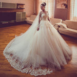 Afbeelding in Gallery-weergave laden, Vintage Lace Long Sleeves Ball Gown Wedding Dresses 2018
