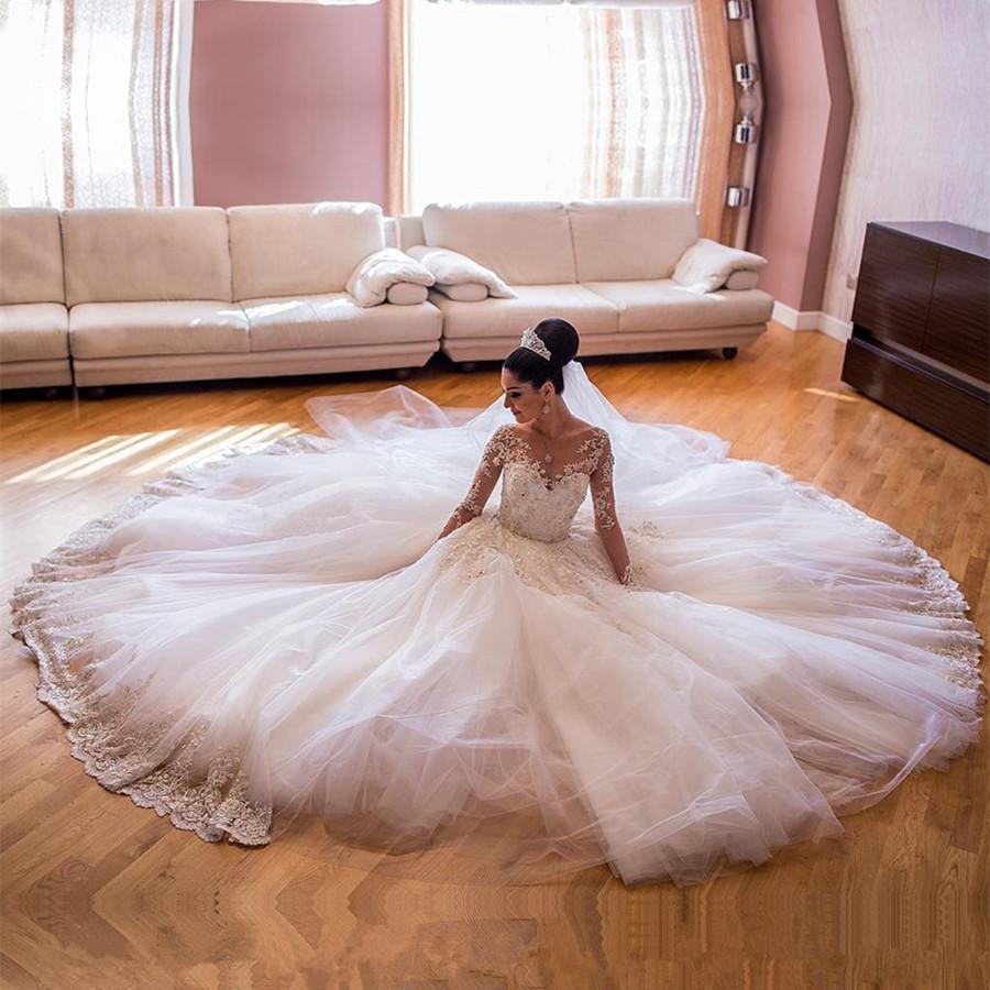 Vintage Lace Long Sleeves Ball Gown Wedding Dresses 2018